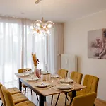 Lumen Homes - Altstadt-residenz, Direkt Im Zentrum, Geraeumiges Mit 5 Zimmern, Kueche