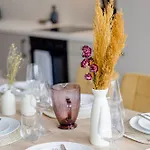Lumen Homes - Altstadt-residenz, Direkt Im Zentrum, Geraeumiges Mit 5 Zimmern, Kueche *