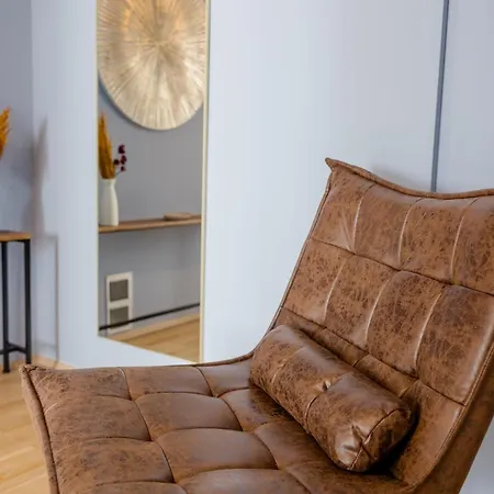Lumen Homes - Altstadt-residenz, Direkt Im Zentrum, Geraeumiges Mit 5 Zimmern, Kueche