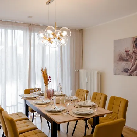 Lumen Homes - Altstadt-residenz, Direkt Im Zentrum, Geraeumiges Mit 5 Zimmern, Kueche