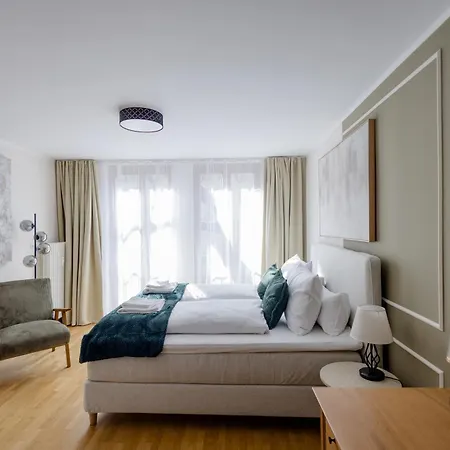 Lumen Homes - Altstadt-residenz, Direkt Im Zentrum, Geraeumiges Mit 5 Zimmern, Kueche